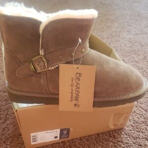 BearPaw women's' Seal Brown Boots with wool blend Trim.